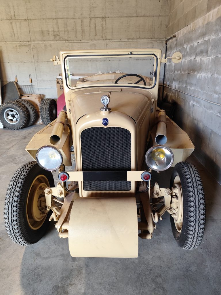 CITROEN KEGRESSE 1931 REPLIQUE DU FILM LA CLOCHE TIBETAINE 1974